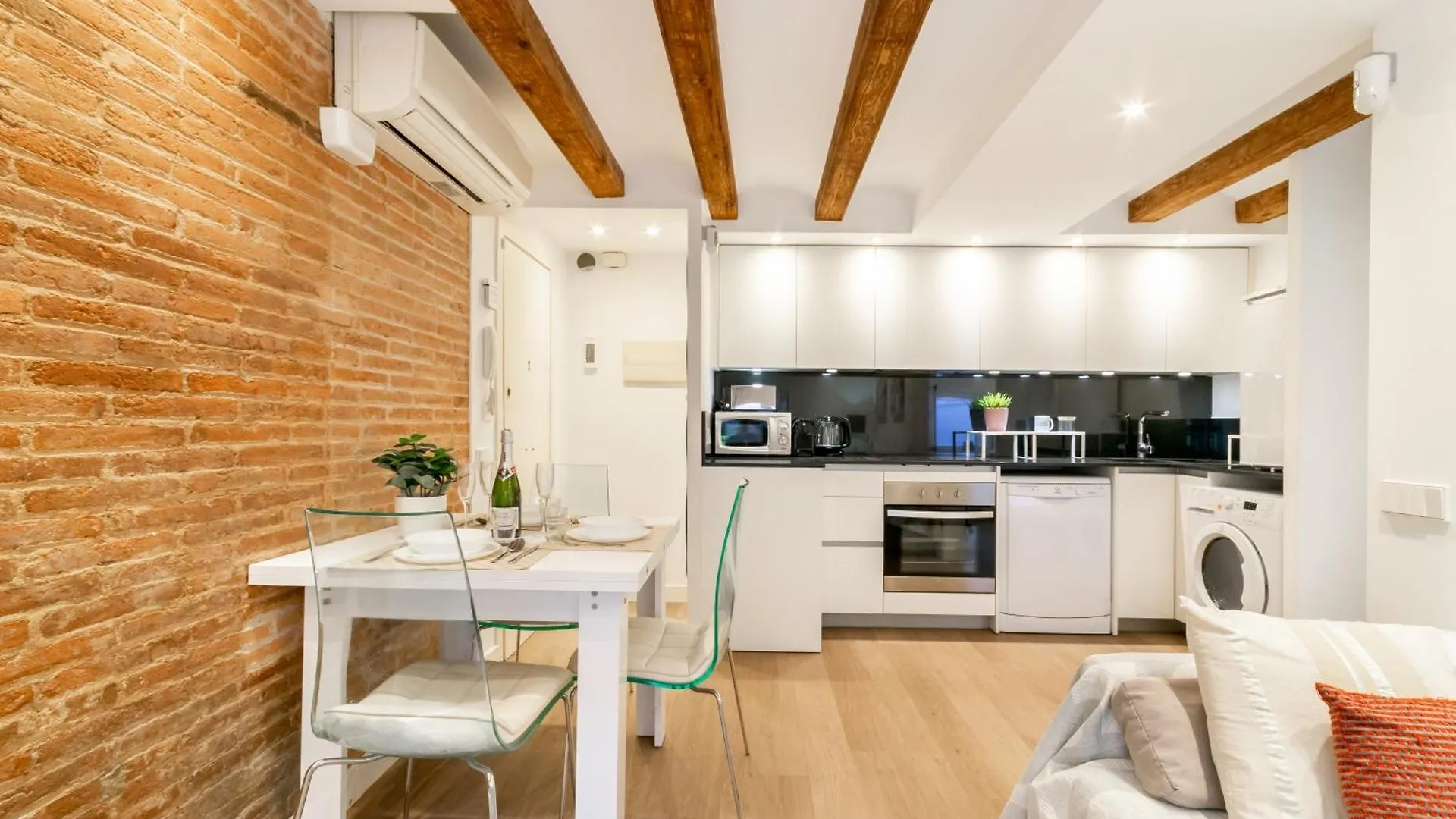 Diagonal Mar: Bonito Y Centrico Apartment Barcelona 0*,  Spain